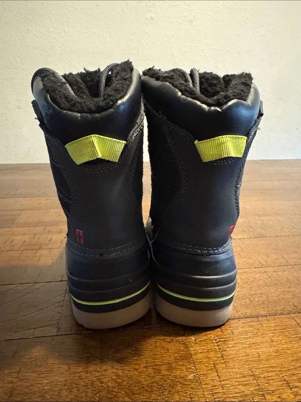 Kids SwissTech Winter Boots - Black with Lime Accent Toddler 7 EUC